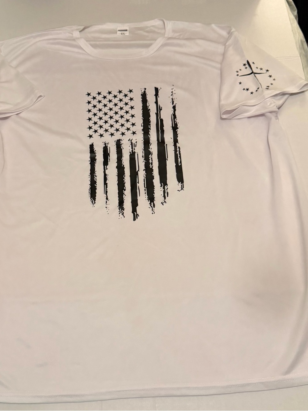 I34 XXL White Short Sleeve Tee with Distressed Black Flag Graphic